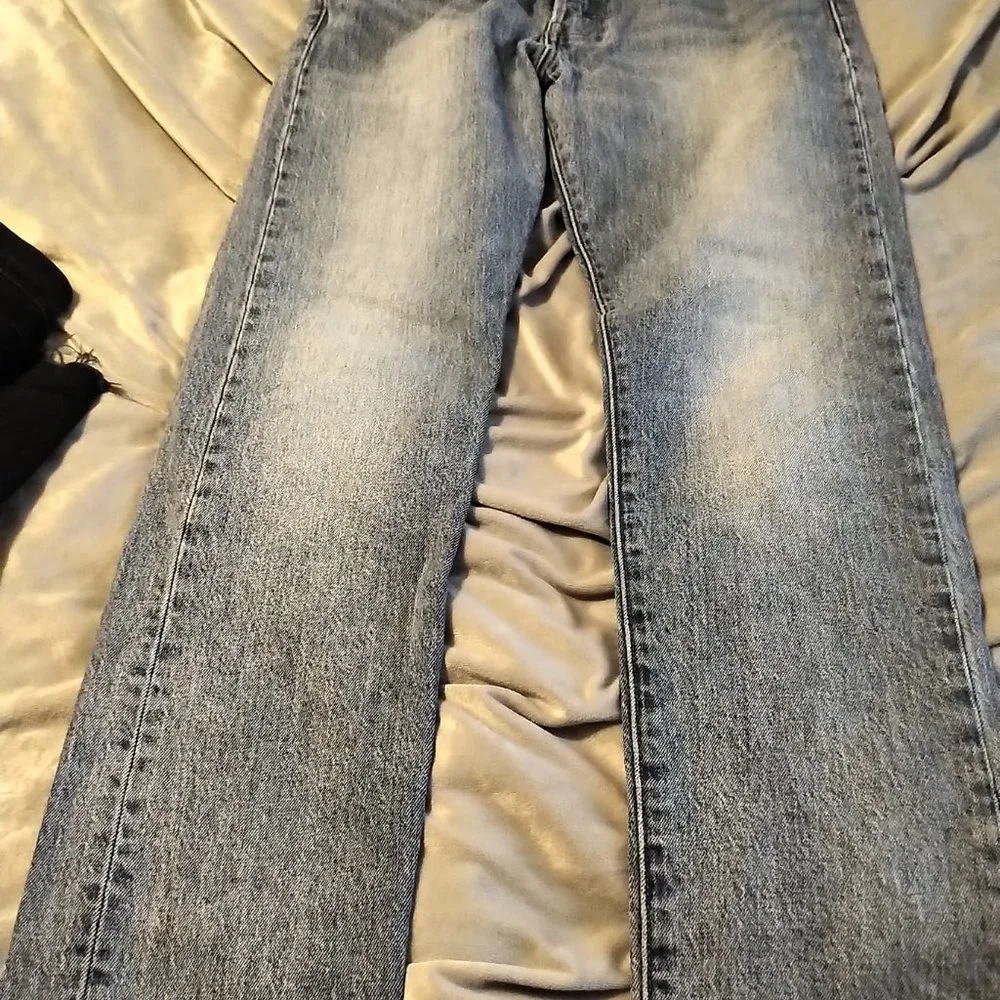 Levi's - Picture 2 of 11